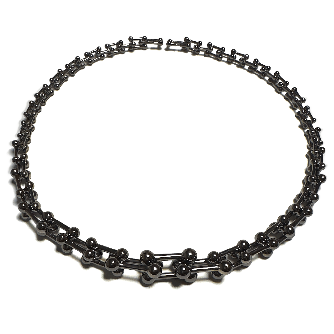 This luxury Graduated Link Necklace from Sven &amp; Co. is the perfect accessory to add style and sophistication to any outfit. Crafted with a Hematite filled with a splash of 18k gold, this beautiful black and gold duo-chrome design will capture admirers&#39; eyes wherever you go. With outstanding elegance and charm, this necklace is sure to make a majestic fashion statement.